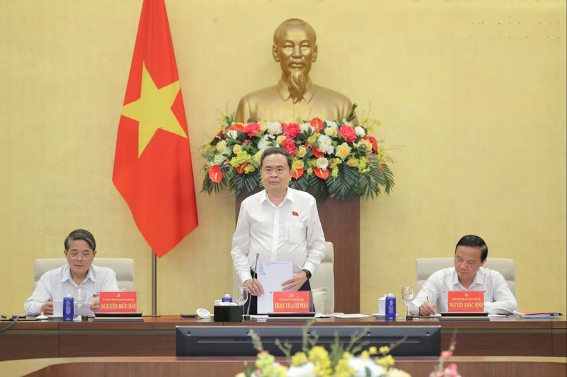 National Assembly (NA) Chairman Tran Thanh Man speaks at the meeting. (Photo: daibieunhandan.vn)