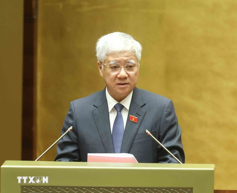 President of the Vietnam Fatherland Front (VFF) Central Committee Do Van Chien speaks at the session. (Photo: VNA)