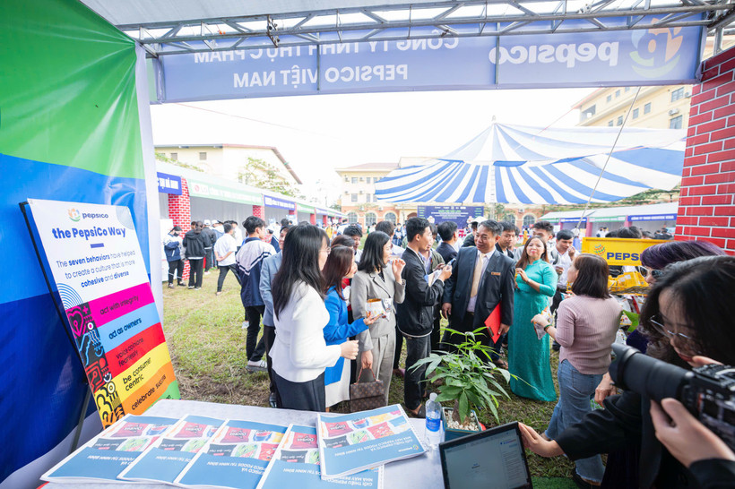 Delegates and students visit the booths. (Photo courtesy of the Centre for Education and Development)