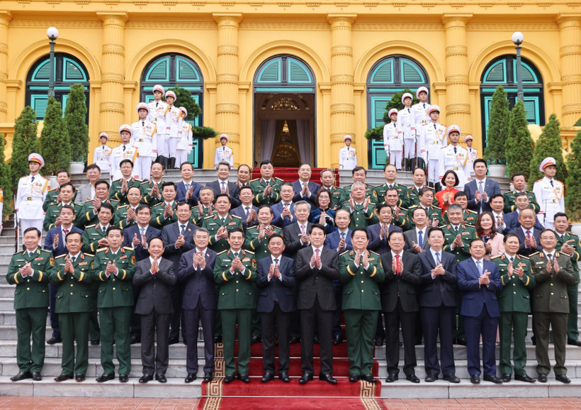 State President Luong Cuong and delegates attending the ceremony on November 4 to present appointment and promotion decisions to the military officers. (Photo: VNA)