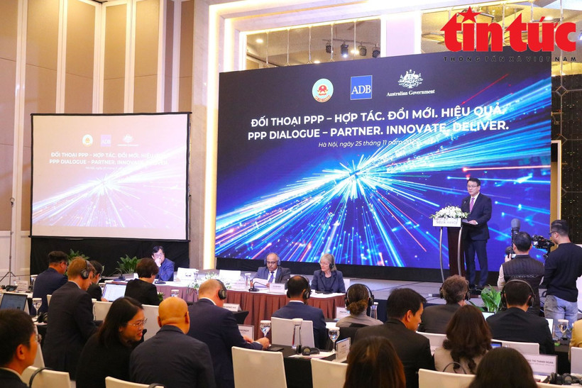 The 2025 High-Level PPP Dialogue is held in Hanoi on November 25. (Photo: VNA)