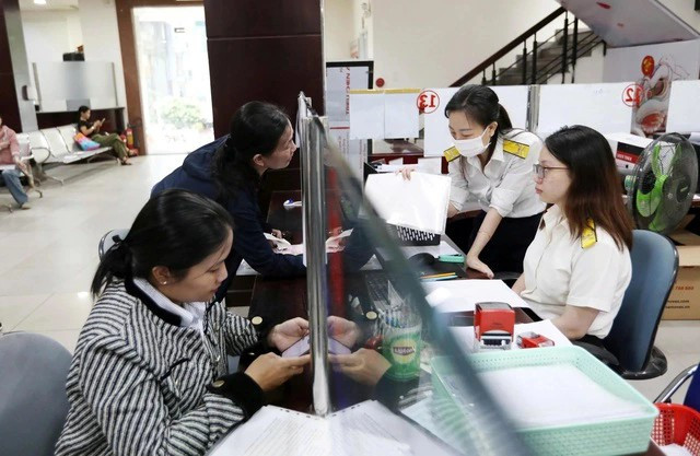 Citizens complete taxation procedures in Ho Chi Minh City. (Photo: thanhnien.vn)