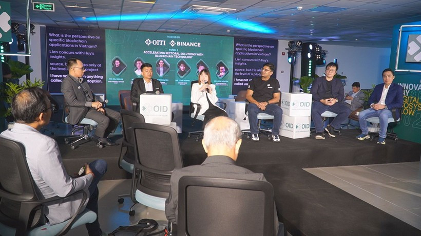 A panel discussion on Innovative and Creative Technology is one of the activities that attract participants at the event. (Photo: VietnamPlus)