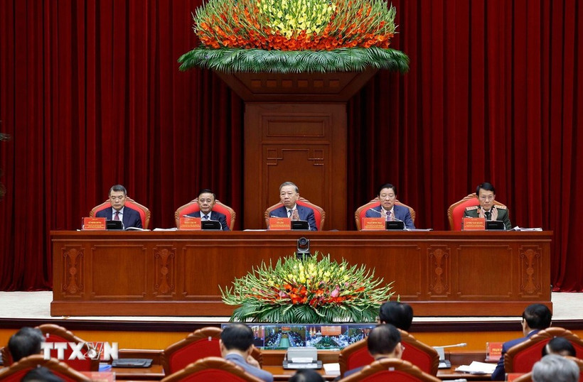 Party General Secretary To Lam (centre) chairs the conference on December 11. (Photo: VNA)