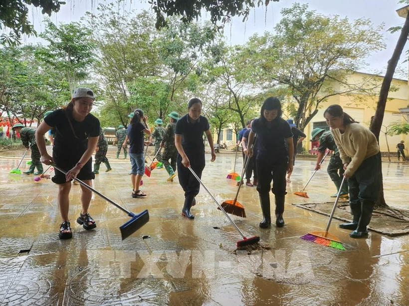 Urgent efforts are underway to clean up schools after floodwater recedes. (Photo: VNA) 
