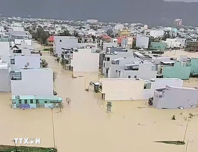 An overview of flood-hit areas in Hoai Nhon Dong ward, Gia Lai province. (Photo: VNA)