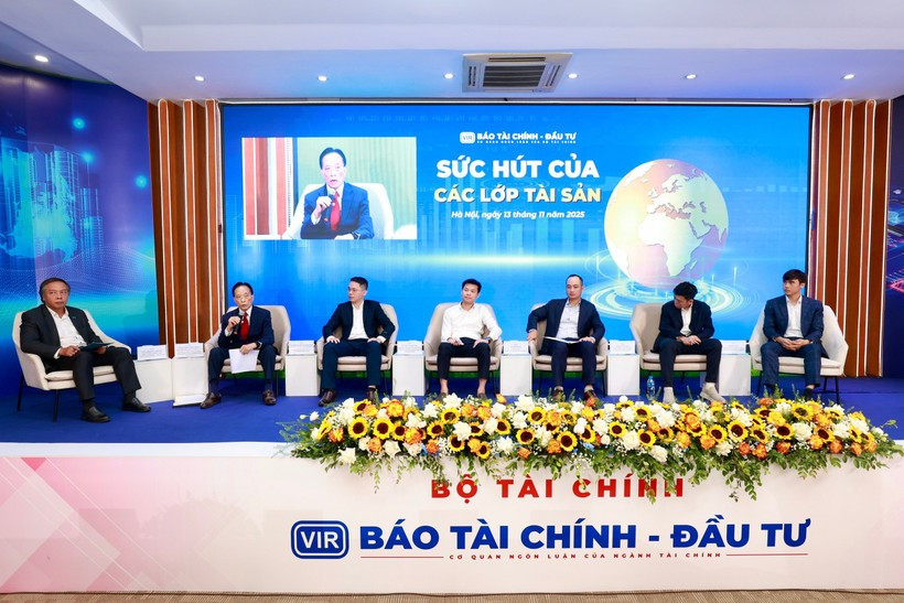 The panel discussion at a seminar on the appeal of asset classes, organised by the Tai Chinh-Dau Tu (Finance-Investment) newspaper on November 13. (Photo: VietnamPlus)