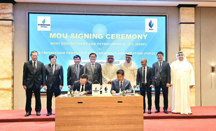 At the signing ceremony of the business deal between PVFCCo – Phu My and NSRP in Kuwait. (Photo: PetroTimes)