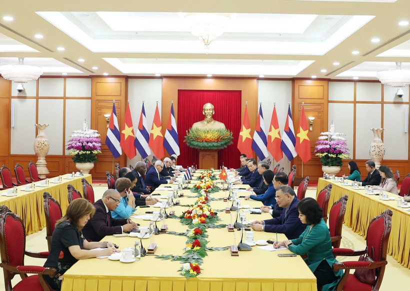 Party General Secretary To Lam hosts a reception for President of the National Assembly of People's Power and President of the Council of State of Cuba Esteban Lazo Hernandez in Hanoi on October 1, 2025 (Photo: VNA)