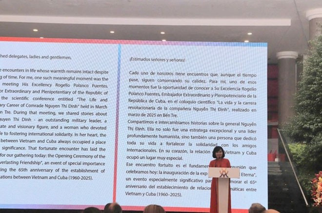 Director of the Vietnamese Women’s Museum Nguyen Thi Tuyet addresses the opening ceremony of the exhibition. (Photo: VNA)