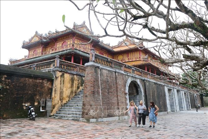 Shortly after reopening, the Hue Imperial Citadel receives its first tour group (Photo: VNA)