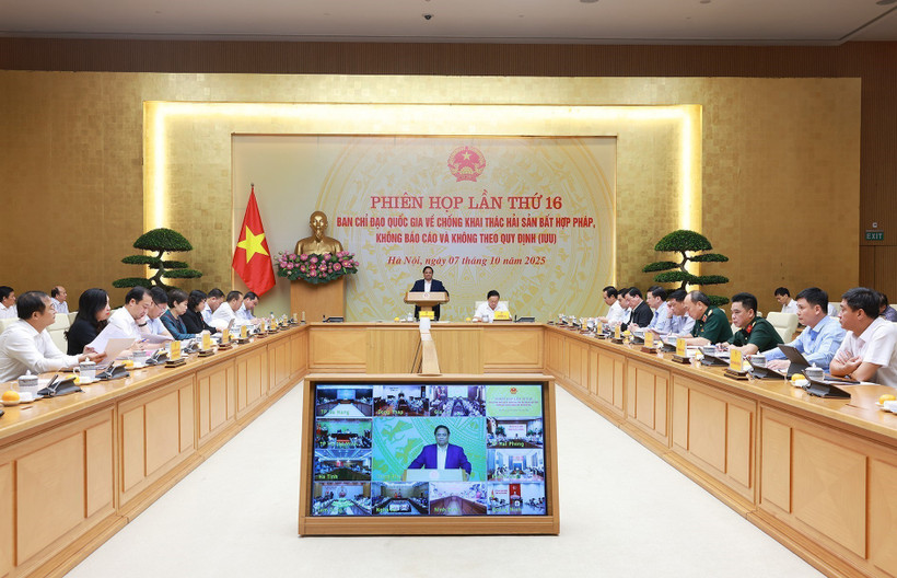 Prime Minister Pham Minh Chinh speaks at the 16th session of the National Steering Committee on combating IUU fishing on October 7, 2025. (Photo: VNA)