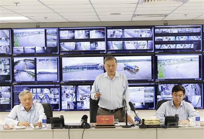 Party General Secretary To Lam speaks at the meeting with Hue's authorities on November 2. (Photo: VNA)