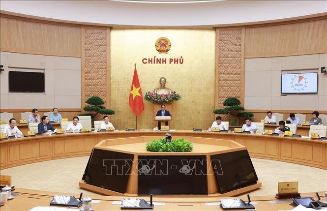Prime Minister Pham Minh Chinh chairs the Government meeting in Hanoi on October 1 to review the implementation and address challenges related to the two-tier local administration model. (Photo: VNA)
