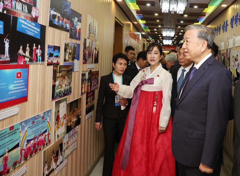 Party General Secretary To Lam visits Kyongsang kindergarten (Photo: VNA)