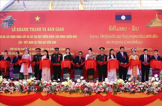 At the ceremony to inaugurate and hand over the newly upgraded Laos - Vietnam combat alliance monument in the northern Lao province of Xaysomboun on November 28, 2025 (Photo: VNA)