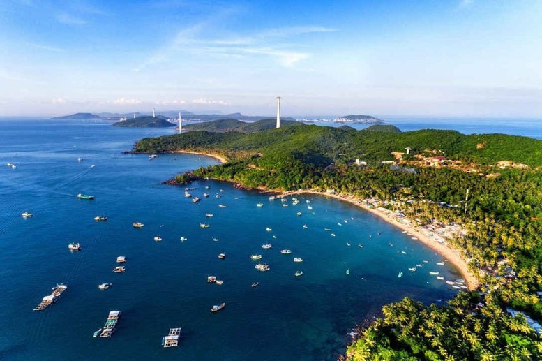 The marine economy contributes an estimated 51% of GDP, underscoring the vital role of seas and islands in Vietnam’s socio-economic development strategy. (Photo: baochinhphu.vn)