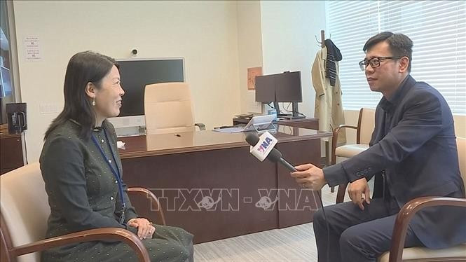 Xiaohong Li, Director of the UN Office on Drugs and Crime (UNODC) New York Liaison Office (L) speaks to Vietnam News Agency correspondent in New York. (Photo: VNA)