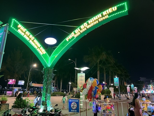 Can Tho City plans to reopen the Ninh Kieu walking street in December to offer an entertainment venue for visitors. (Photo: VNA)