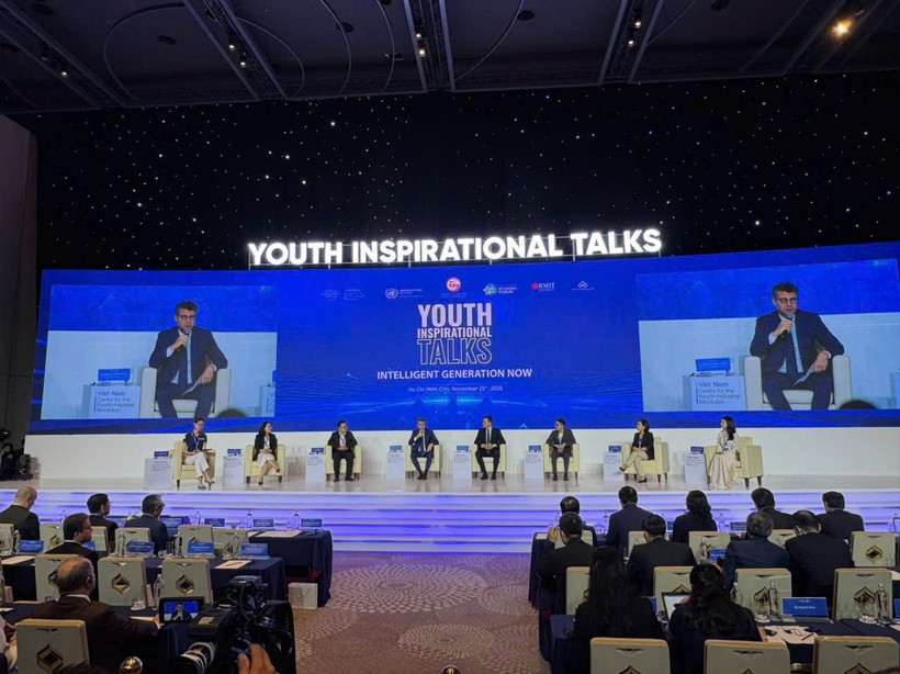 The “Intelligent Generation NOW” talk show draws domestic and foreign speakers. (Photo: VietnamPlus)