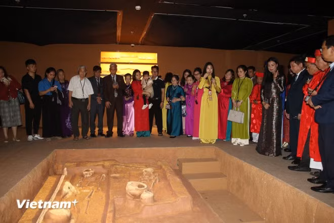 A 3D-mapped exhibition space on the Vuon Chuoi site at the Hanoi Museum, featuring integrated audio-visual narration. (Photo: VietnamPlus)