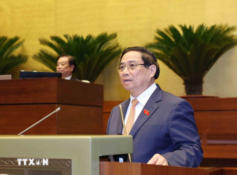 Prime Minister Pham Minh Chinh presents a report on results of socio-economic development for 2025 and the last five years, along with projections for 2026 at the opening ceremony of the 15th National Assembly's 10th session on October 20, 2025. (Photo: VNA)