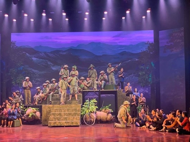 The Military Cheo Theatre’s production General Vo Nguyen Giap portrays the 56 arduous days and nights of courageous struggle by Vietnamese soldiers and civilians. (Photo: VNA) 