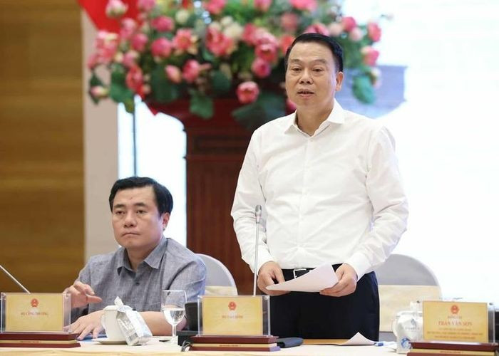 Deputy Minister of Finance Nguyen Duc Chi speaks about the pilot of crypto market (Photo: Government Portal)