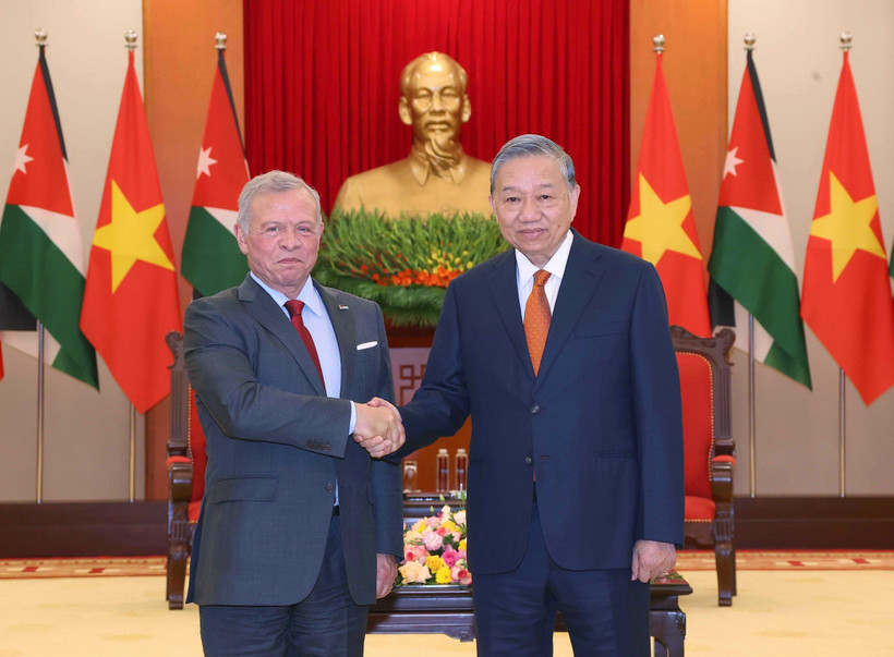 Party General Secretary To Lam (R) and King of the Hashemite Kingdom of Jordan Abdullah II Ibn Al Hussein in Hanoi on November 12. (Photo: VNA)
