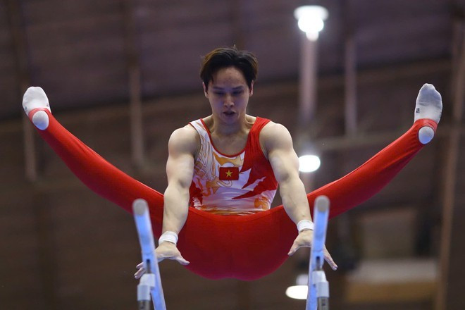 Vietnamese gymnast Dinh Phuong Thanh performs at the 33rd Southeast Asian (SEA) Games in Thailand on December 12. (Photo: htv.com.vn)