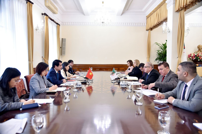 The fourth Vietnam - Algeria political consultation in Hanoi on October 27 (Photo: Vietnamese Ministry of Foreign Affairs)
