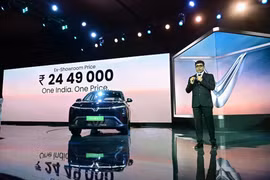 At the launch of the all-new VF MPV 7. Photo: VinFast.