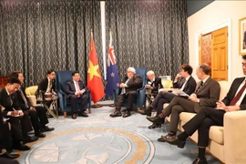 Nguyen Trong Nghia, Politburo member, Secretary of the Party Central Committee, and head of the committee’s Commission for Information, Education, and Mass Mobilisation, meets with Speaker of the New Zealand House of Representatives (Parliament) Gerry Brownlee on September 22, 2025. (Photo: VNA)