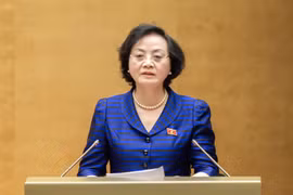Minister of Home Affairs Pham Thi Thanh Tra presents the proposal on the draft amended Law on Public Employees at the 15th National Assembly's 10th session on October 22, 2025. Photo: VNA