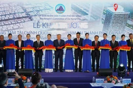 Officials cut the ribbon to inaugurate the IFC Da Nang. (Photo: VNA)