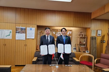 Vietnam and Japan sign an MoU on enhancing forest management collaboration. (Photo: VNA)