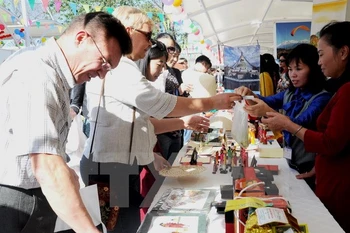 Vietnam attends charity fair in Pakistan