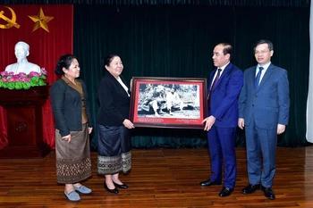 Tuyen Quang seeks to foster ties with Lao localities