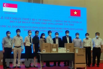Singaporean firm assists Binh Duong in medical equipment