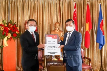 Temasek Foundation presents medical supplies to Vietnam