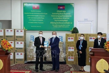Cambodia receives more medical supplies from Vietnam