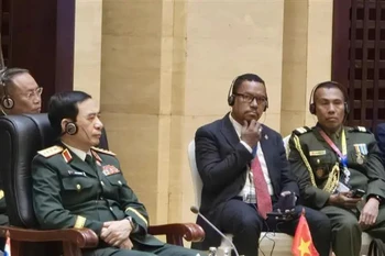 Minister of National Defence Gen. Phan Van Giang (L) (Photo: VNA)