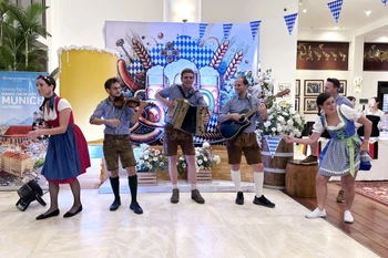 German artists perform at Oktoberfest 2024 in Da Nang city. (Photo: VNA)