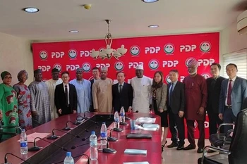 Party delegation visits Nigeria