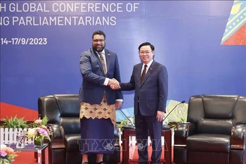 Top legislator hosts Tongan parliament speaker 
