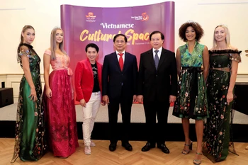Vietnamese-Austria designer helps promote traditional ao dai to the world