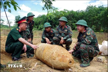 The 350-kg wartime bomb discovered in Quang Binh (Photo: VNA)