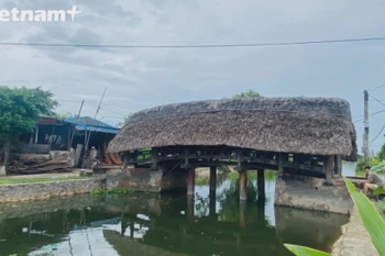 Lang Kenh thatched-roofed bridge: One of a kind in Vietnam