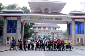 Bicycle tour connects Vietnamese, Chinese provinces