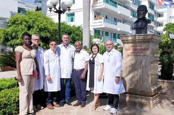 Cuban health experts work in Quang Binh province